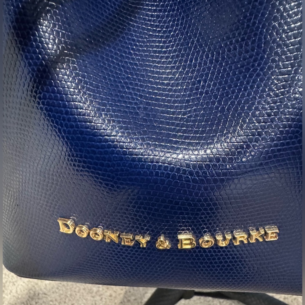 Like New Dooney & Bourke Siena Serena Navy Drawstring Bucket Bag with Wristlet - Picture 5 of 17